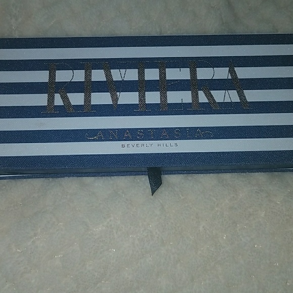 Anastasia makeup palette - Picture 1 of 2